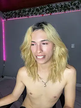 LarryCraft Chat XXX live