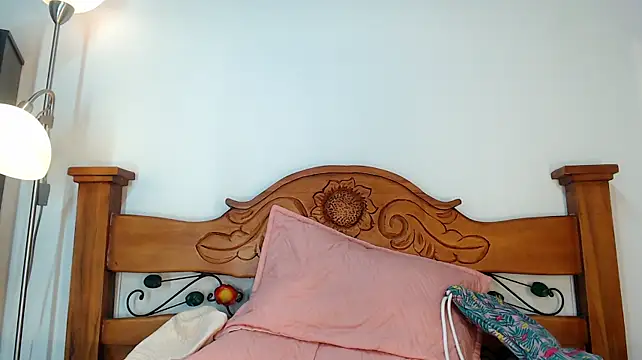 Mia_babee_'s Live XXX Chat