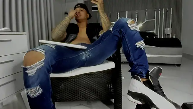 Chat +18 de master_leather ao vivo