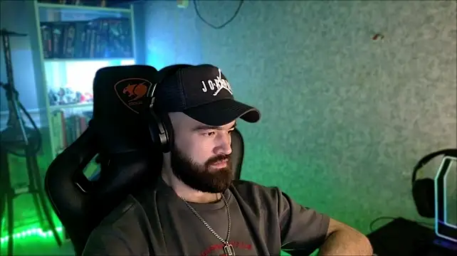 צ'אט XXX בשידור חי של _Serious_Man