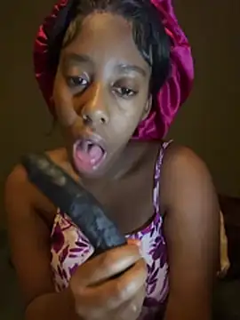 petite_bee élő XXX-chatje