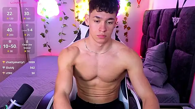 צ'אט XXX בשידור חי של Luke_Muscle