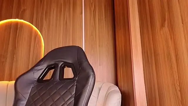 Alina_b_ Adlı Modelin Canlı XXX Sohbeti