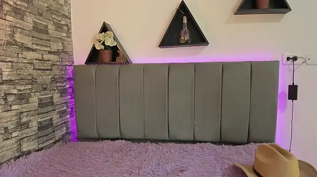 RedMeloddy's Live XXX Chat