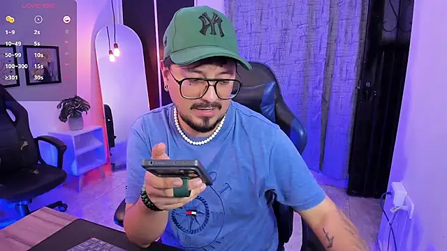 צ'אט XXX בשידור חי של DaviidEvans_
