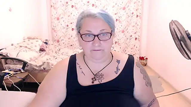 Sugarmommy_69X Chat XXX in diretta