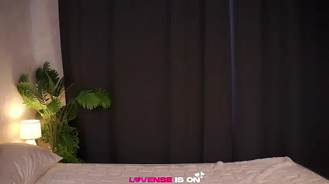 צ'אט XXX בשידור חי של LurleneRamo