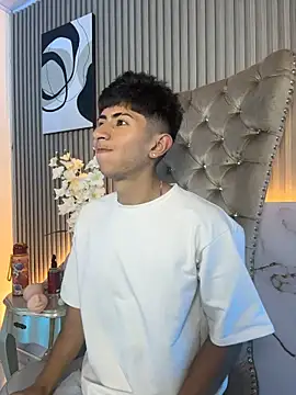 AndyJustgame_'s Live XXX Chat