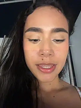Chat +18 de Sara-Castillo ao vivo