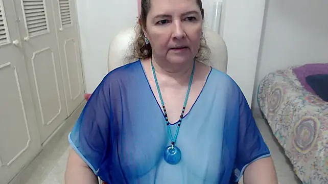 leonela_69: онлайн-секс-чат
