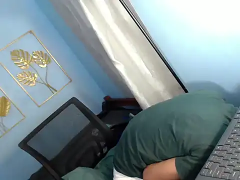 Natsboii Adlı Modelin Canlı XXX Sohbeti