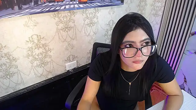 Holly_Watson_ Live XXX-Chat