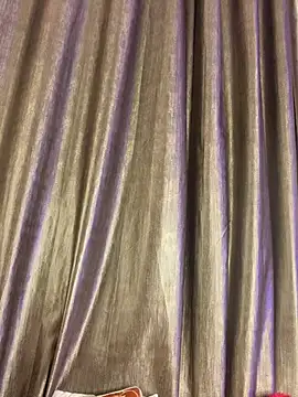 KARISHMA-STRIP live XXX chat