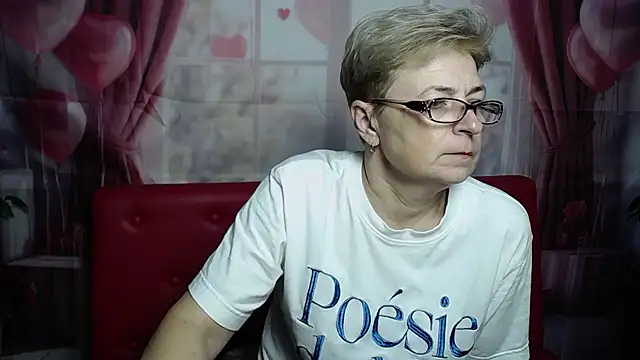 EmiliaGree's Live XXX Chat