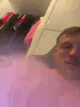 krissuu95 Webcam Show