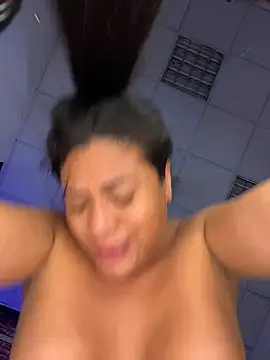 SmileyBabeXXX élő XXX-chatje