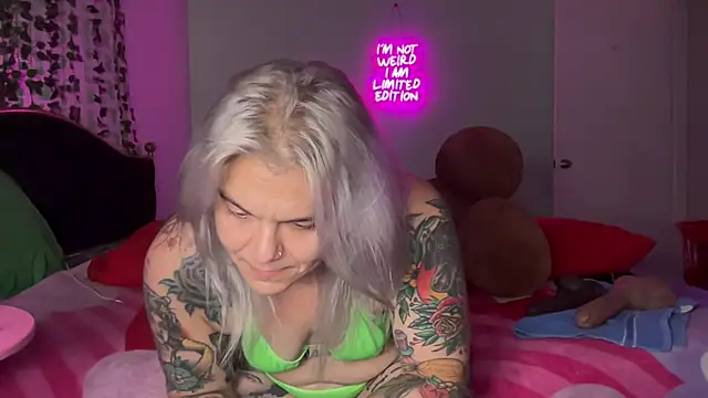 XXX chat uživo modela CherryBombBomb