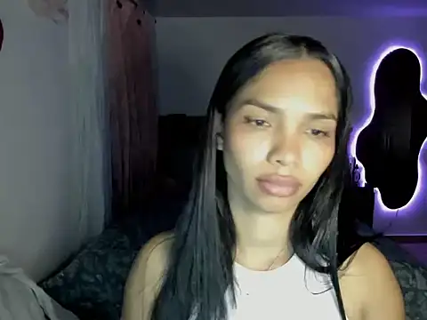 girlskinny06 Adlı Modelin Canlı XXX Sohbeti