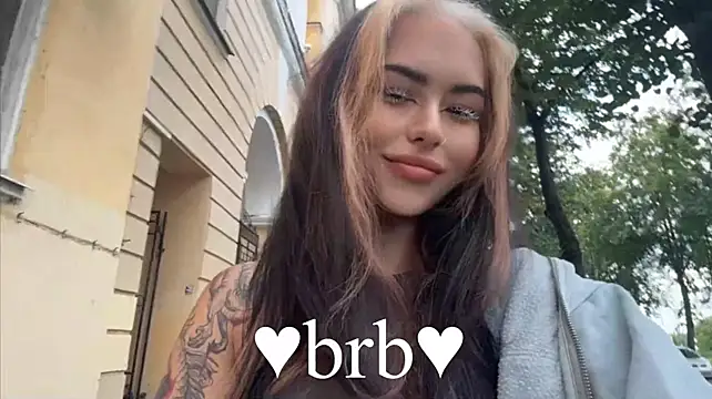 baby__kim Adlı Modelin Canlı XXX Sohbeti