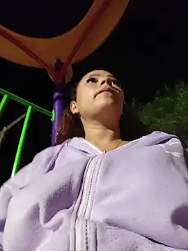 Mommy-Hot Adlı Modelin Canlı XXX Sohbeti