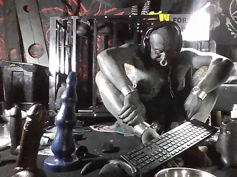 wormobject XXX чат на живо