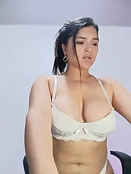 แชท XXX สดของ CristinaGreyz