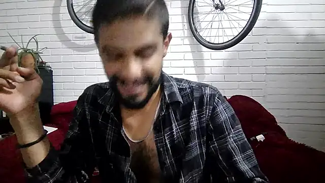 XXX chat uživo modela JBond007BBC