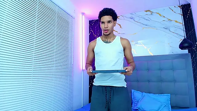 XXX chat uživo modela kai_storm77