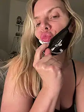 kokakolaXX Chat XXX in diretta