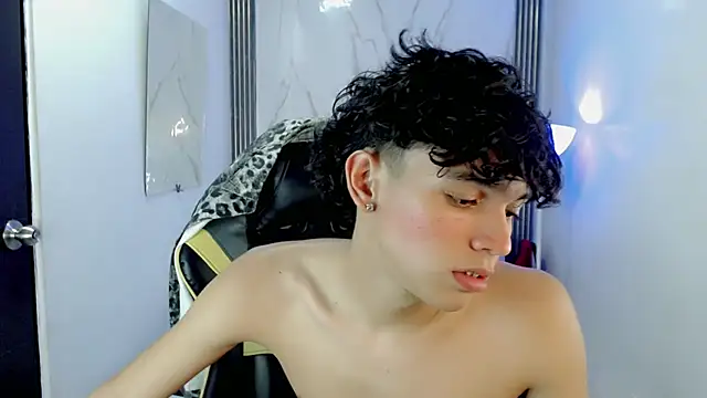 Chatroom XXX en direct de FUNNY_DICK_
