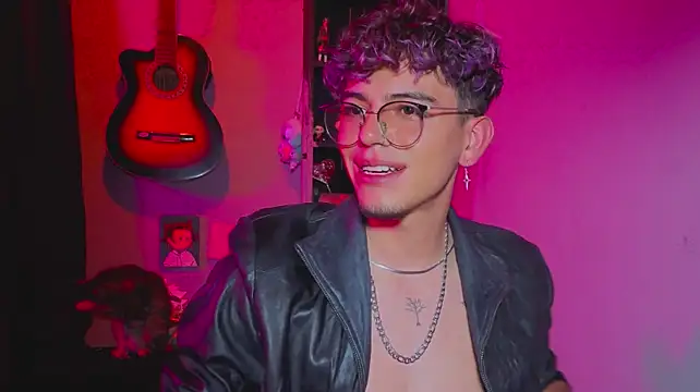 MikeyKuro's Live XXX Chat