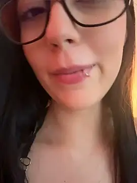 Hinata_3 Adlı Modelin Canlı XXX Sohbeti