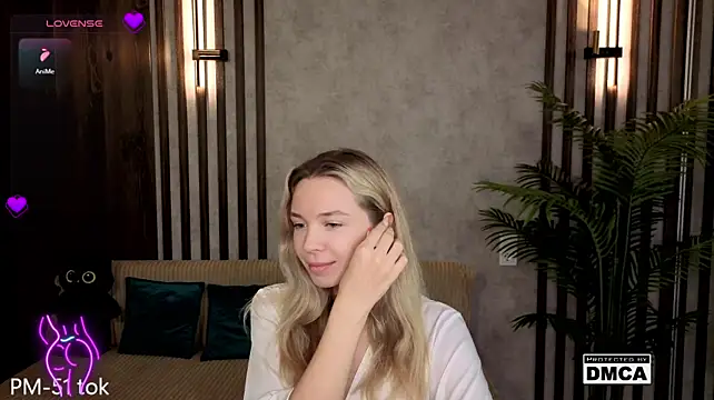 Chat XXX en directo de Holl1Would