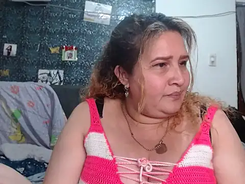 Perla1981--'s Live XXX Chat
