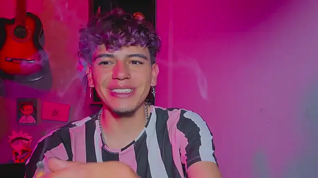 Онлайн чат XXX MikeyKuro