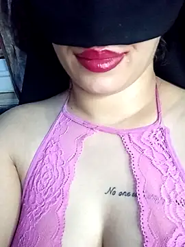 Zouzou_sexy's Live Chat Room