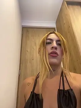 NicolleMonroe's Live XXX Chat