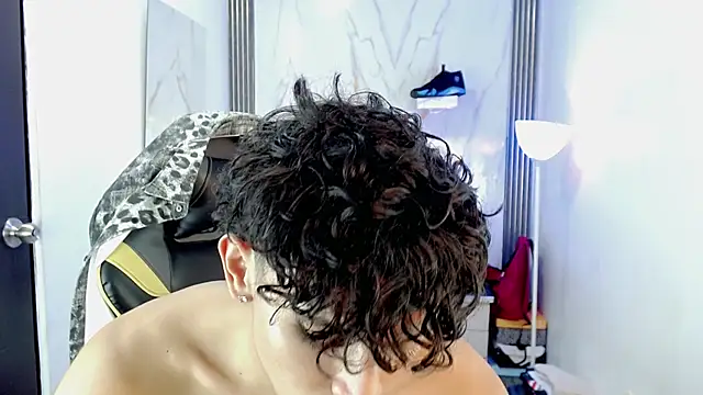צ'אט XXX בשידור חי של FUNNY_DICK_