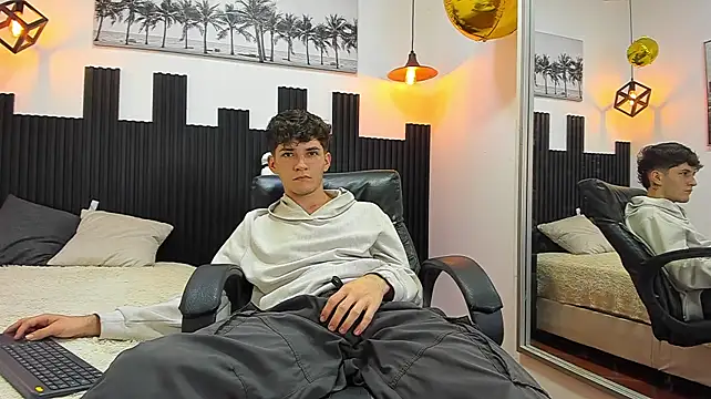 Онлайн чат XXX trevor_mob