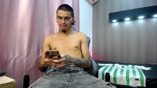Chat +18 de Tayson_Hot ao vivo