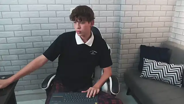 Chat +18 de Nicola_hard ao vivo