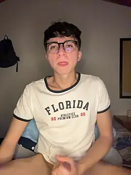 CamiRojas_boy Adlı Modelin Canlı XXX Sohbeti