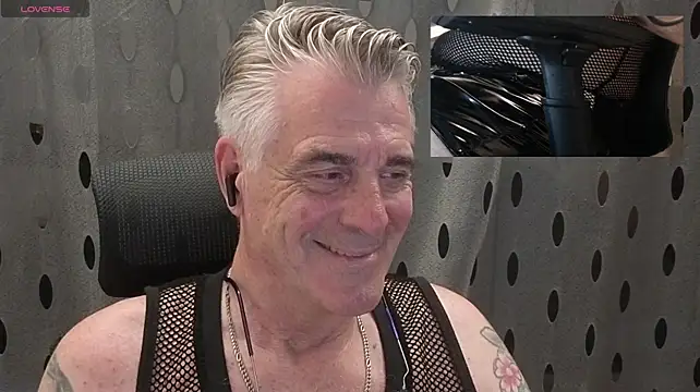 Chatroom XXX en direct de DirtyDaddy_CH