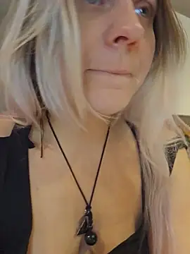 ScarletsWeb élő XXX-chatje