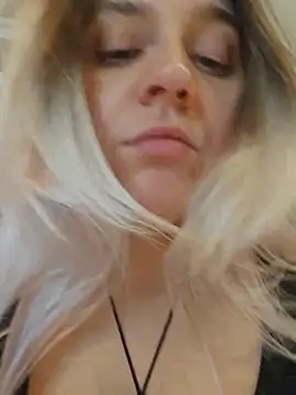 ScarletsWeb élő XXX-chatje