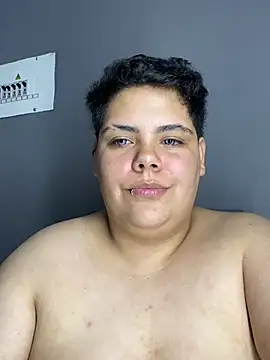 צ'אט XXX בשידור חי של Hailey_Curvy