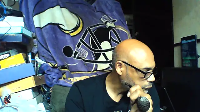 A_CIGAR_MAN's Live XXX Chat
