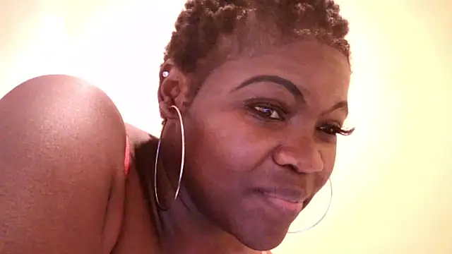 Czat XXX na żywo – Queen_BootyXXX