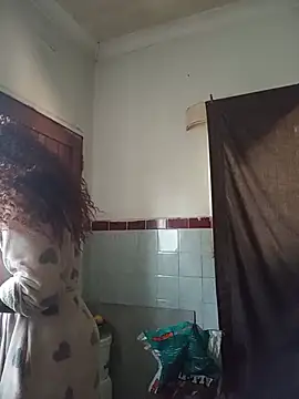 sluttylaura21 XXX чат на живо