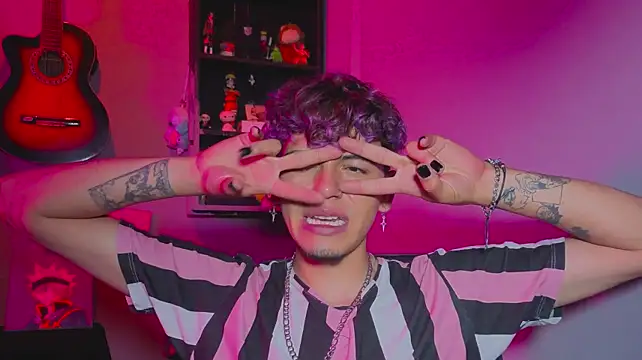 צ'אט XXX בשידור חי של MikeyKuro